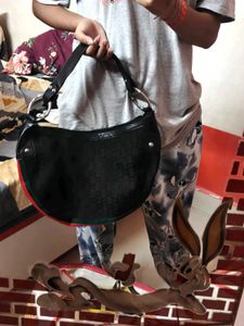 Gucci Shoulder Bag - Classic Style