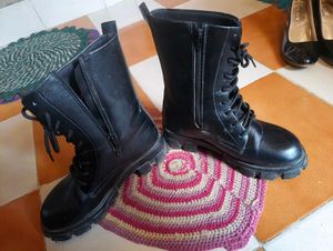 Black boots 👢