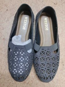 Stylish Grey Cutout Ballet Flats