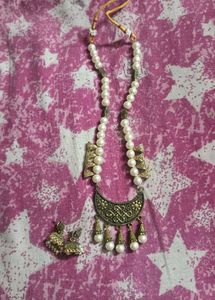 Elegant Pearl Necklace & Earrings Set