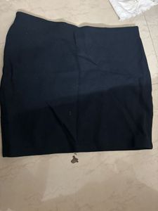 zara Women's Black short skirt