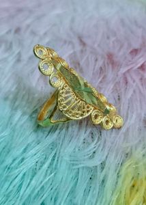 brand new Elegant Gold Tone Ring