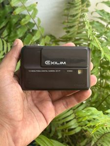 Casio Exilim EX-V7 Digital Camera
