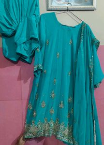 Exquisite Teal Saree with Intricate Gold Embellish