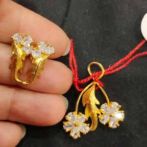 Gold plated pendant set