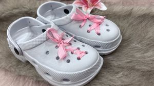 y2K cute ribbon crocs