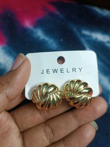 Gold Shell Earrings
