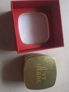 NEW TAG Luxe Hydrating Foundation