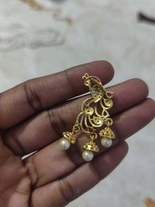 Ad stone earrings