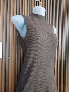 Chic Sleeveless Mock Neck Top