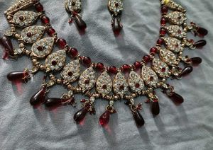 Exquisite Red Stone & Crystal Necklace Set