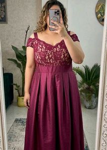 Elegant Lace & Pleated Maxi Dress