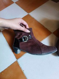 Suede Ankle Boots 👢