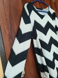Chic Black &amp; White Chevron Top