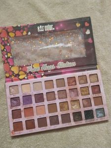 beautiful Dubai eye shadow