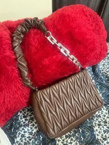 Chic Quilted Shoulder Bag with Chain Detail