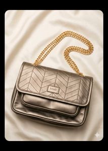 Chic Quilted Chain Sling Bag metallic silver