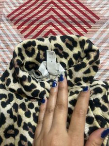 Leopard design top high neck