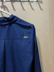 women's navy blue long-sleeve wrap-style blouse/to