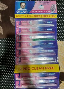 ORAL B NEW WITH TAG SOFT  TOTAL 8 BRANDED BRUSH