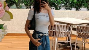 Off-Shoulder Ribbed Knit Top [XS]