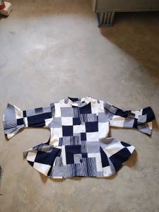 combo of 2 women's tops