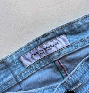 Light Wash Ripped Jeans