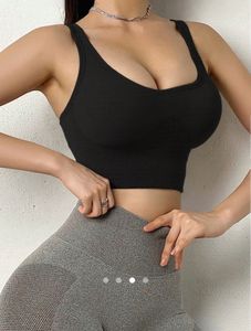 Comfortable Sports Bra with Cross Strap Design