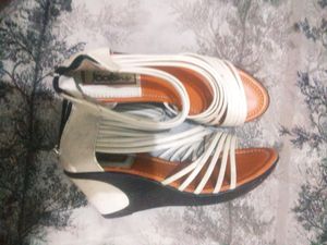 ✨White Sandal Wedges