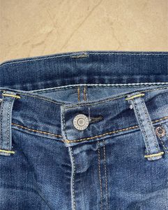 Levis Straight Fit Jeans