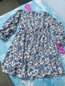 Chic Blue Floral Print Mini Dress