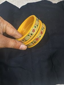 Beautiful Floral Bangle Set