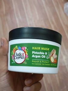 buds and berry pistachio hair mask
