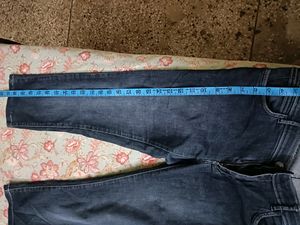 Wrangler Denim Knee Length Jeans/ Capri For Women In 34 Waist