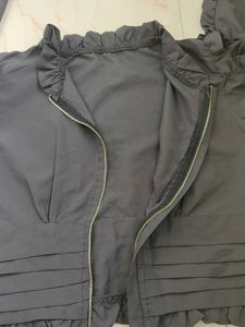 Elegant Gray Jacket With Zip And Sleeve Cutout