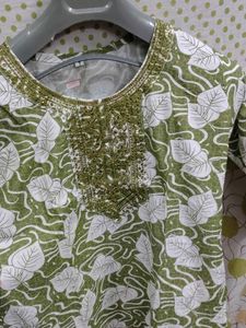 Green Leaf Print short Kurta with Embellished Neck
