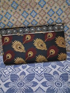 BEAUTIFUL CLUTCH