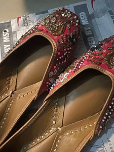Embellished Pink Juttis