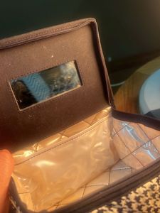 Portable Ligtweight Pouch With Mirror