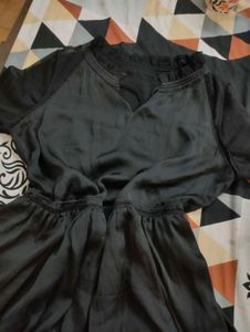 Chic Black Tiered Midi Dress