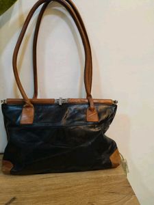 Chic Black &amp; Tan Leather Hobo Bag✨
