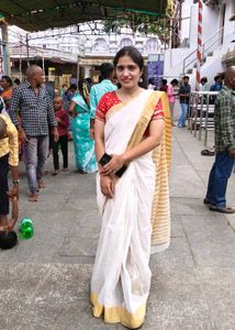 Elegant White & Gold Saree whit red blause