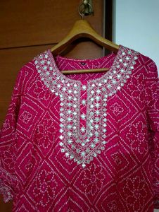 Pink And White Bandhani Kurta💗