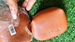 MyGlamm Brown Faux Leather Coin Pouch (2)