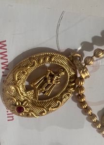 Elegant Gold Toned Pendant Necklace set