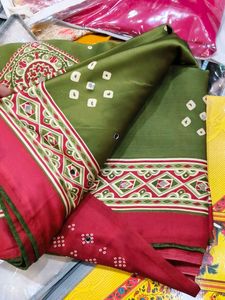 Green Bandhani saree with Mirror Work