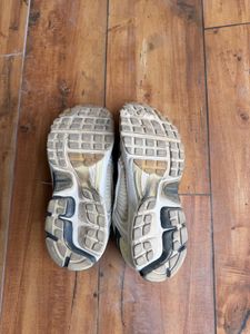 NIKE Vomero Zoom 5 Off White