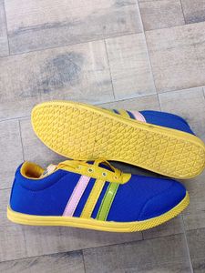 Blue Casual Sneakers with Yellow Accents