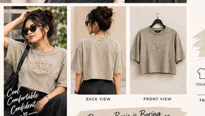Cropped T-Shirt with 'IBIZA' Graphic