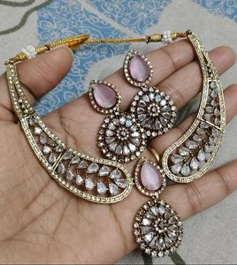 Elegant Kundan Necklace & Earring Set